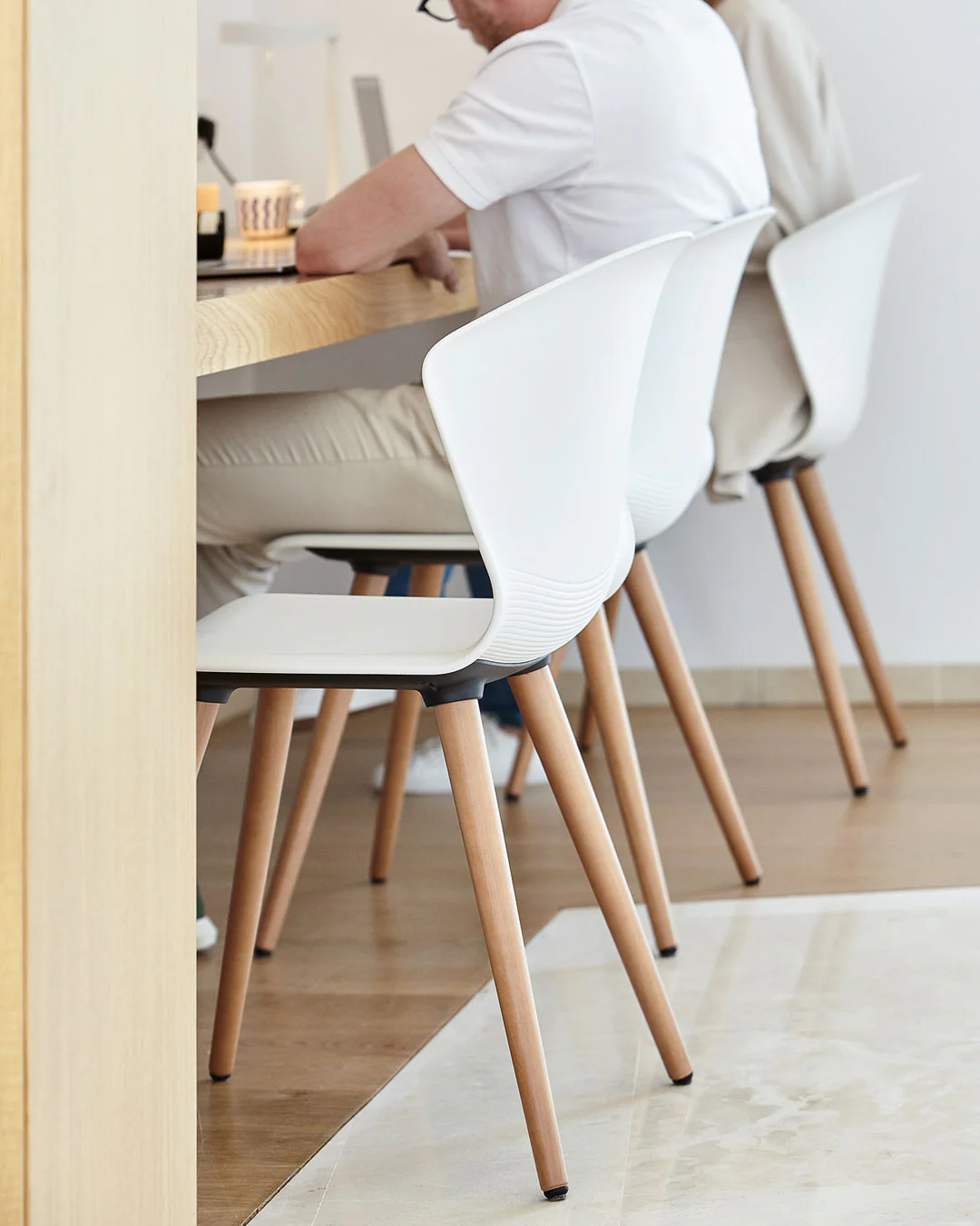 Whass_Stackable_Chair_by_Actiu_HOW_Group-4.webp